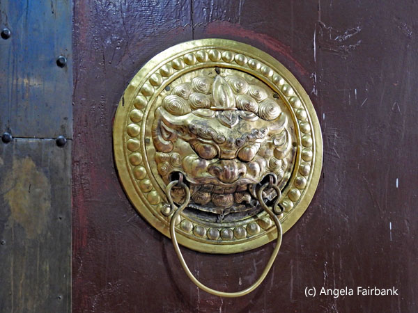 door knocker