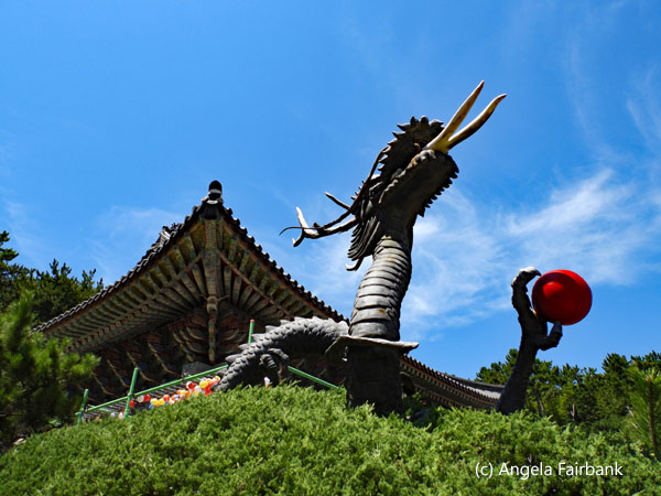 dragon statue