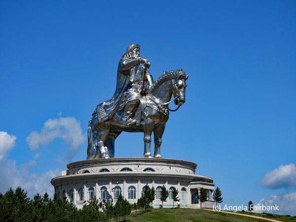 chinggis kaahn statue 1