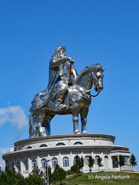chinggis kaahn statue 2