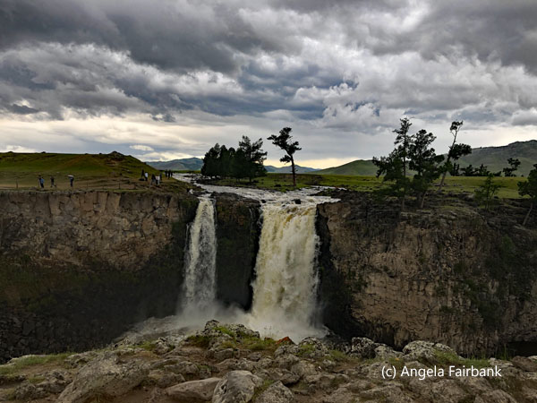 Ulaan Tsutgalan Waterfalls 1
