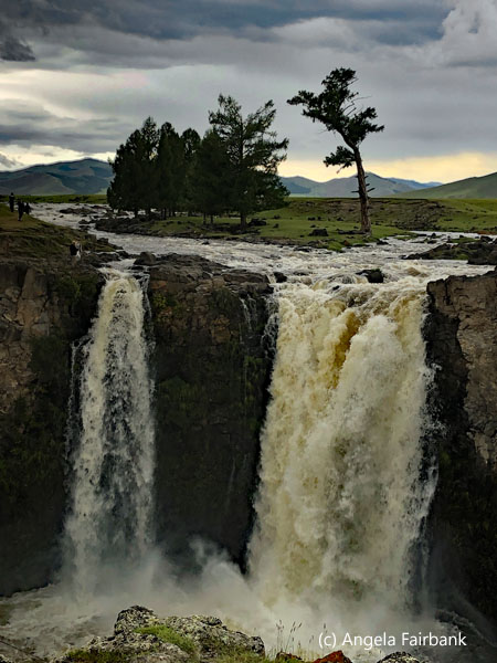 Ulaan Tsutgalan Waterfalls 2