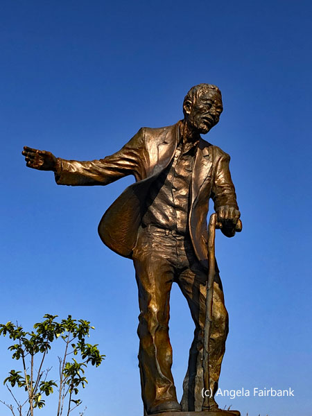 statue of North Korean immigrant at Abai