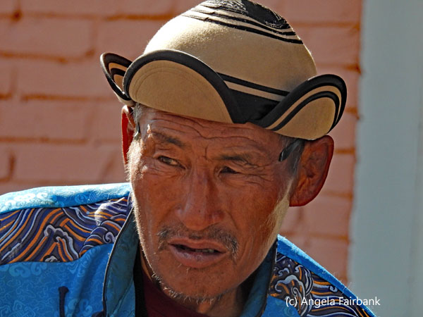 older man in black and white hat