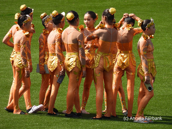 girls in gold