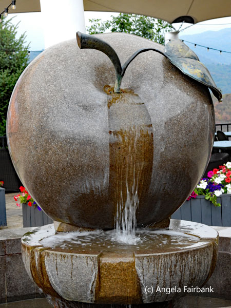 apple fountain