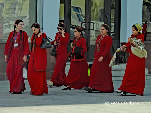 6 female workers in uniform