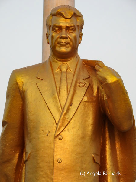 golden statue of former president of Turkmenistan