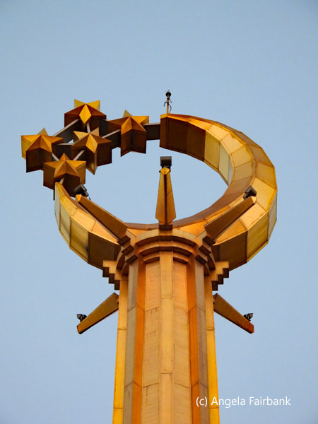 golden crescent and starts at top of monument