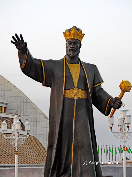 statue of king at independence monument
