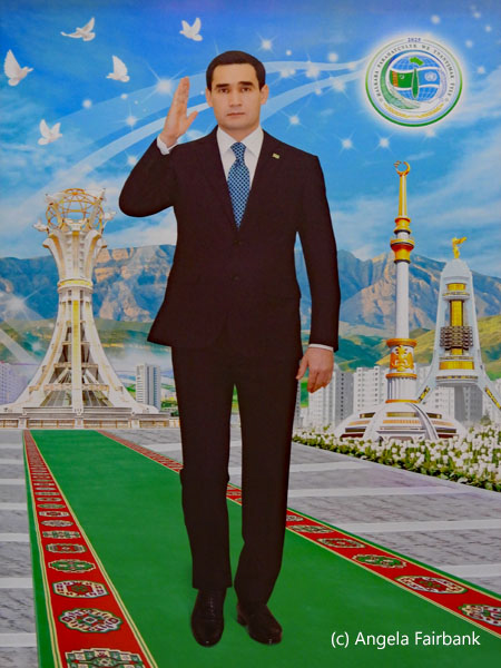 picture of President of Turjmenistan at museum 1