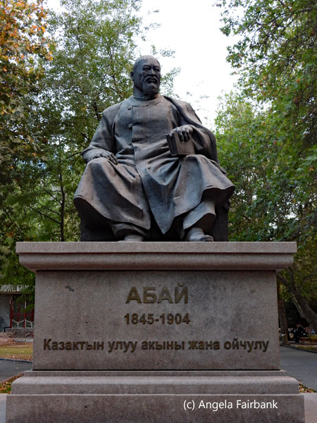 statue of famous writer