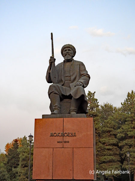 statue of another famous figure