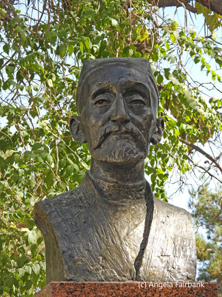 statue of Emir Said Mir Mohammed Alim Khan