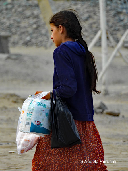 girl with shopping