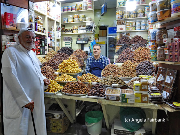 date seller and customer in souque