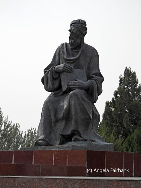 statue of poet