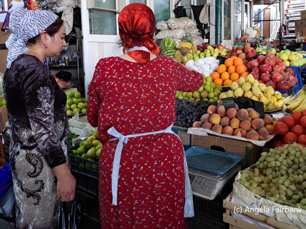 market fruit venodrs