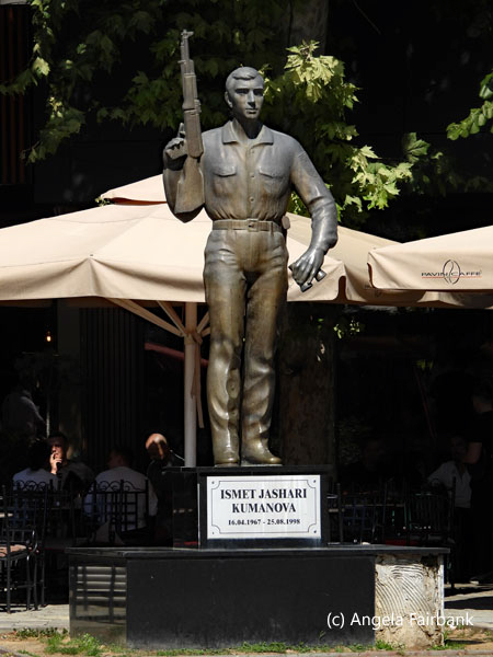 statue of soldier