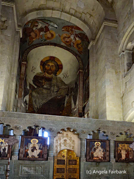 Svetitskhoveli Cathedral interior 1