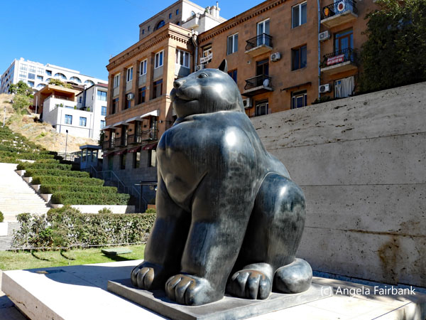 Botero cat statue at Cascade