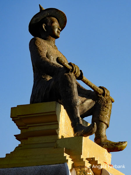statue of King Setthathirath
