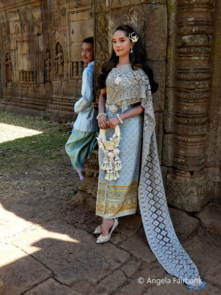 bridal couple at Nokorbachey Wat