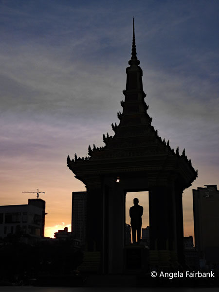 silhouette of independence monument