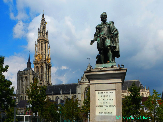 Rubens statue at Groenplatz