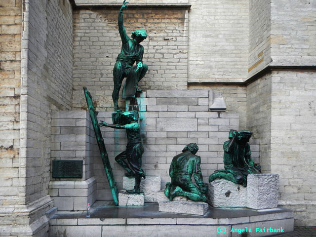 architect monument outside cathedral