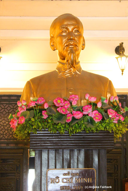 ho chi minh statue