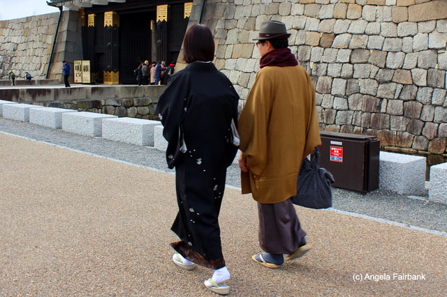  Japanese in traditional dress in front of Nijo Castle