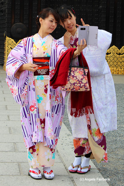 girls taking a selfie in front of Nijo Castle