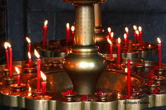 candles at Pao-An Buddhist temple