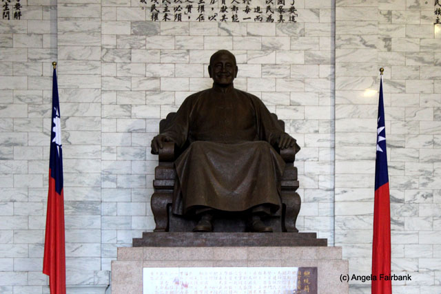 Statue of Chiang Kai Shek at his mauseleum