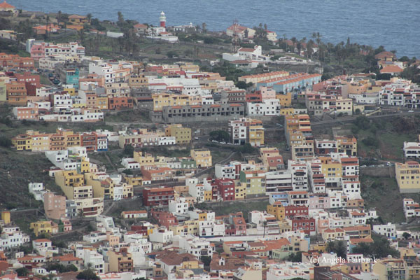 closer view of San Sebasti&aacute;n buildings