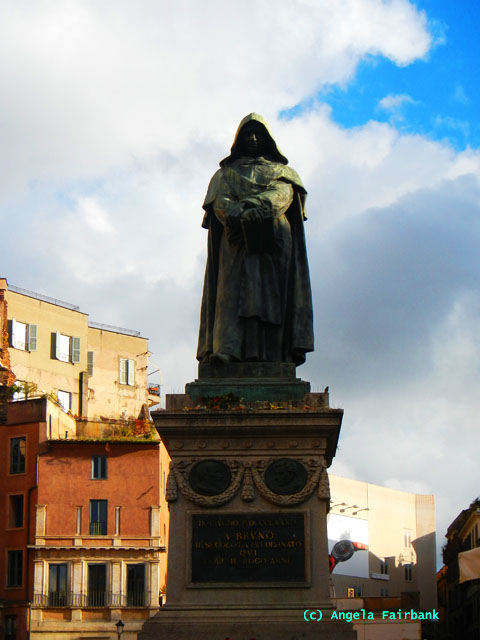 campo di fiori statue