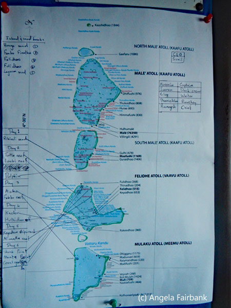 map of snorkles, reefs, sand banks and islands