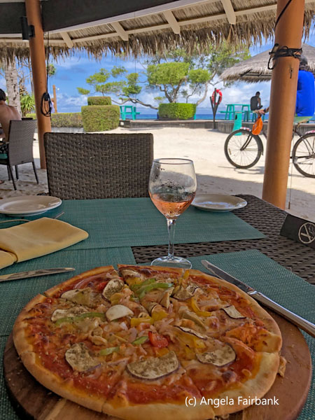 vegetarian pizza at srufers beach