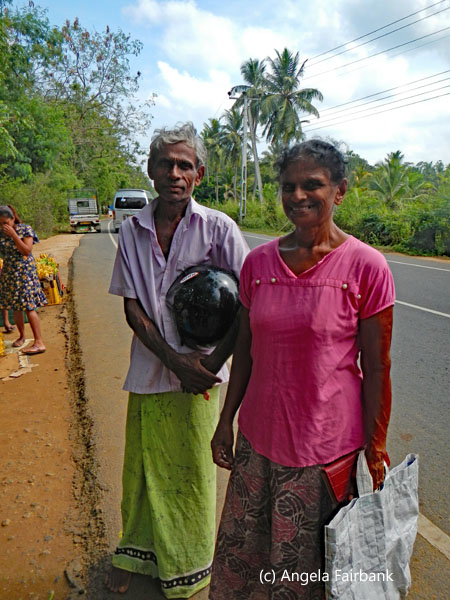 couple at fruit and vegetable stand
