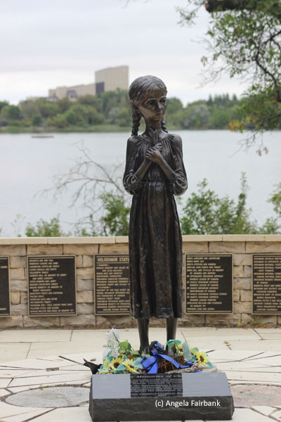 immigrant statue