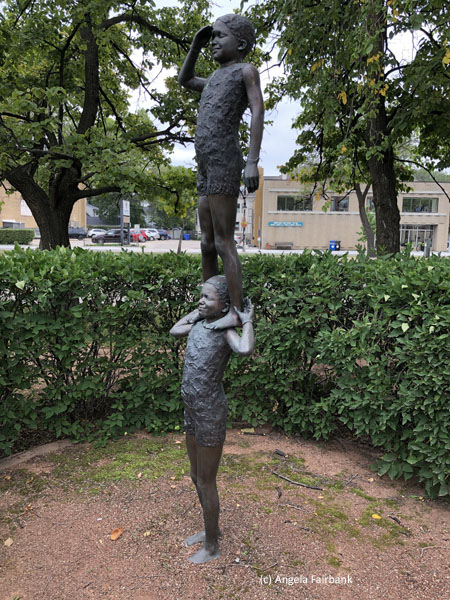 children sculpture 3