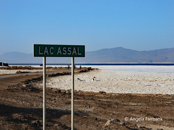 Lac Assal sign