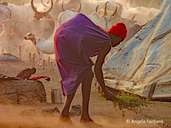mundari camp scene 114