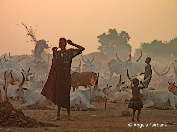 mundari camp scene 115