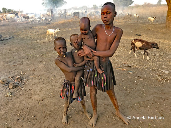 mundari camp scene 38