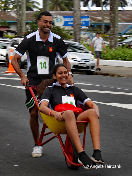wheelbarrow race 2