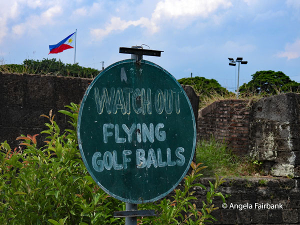 beware of golfballs sign