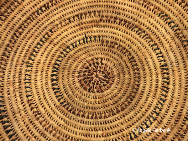 woven pandanus plate 1