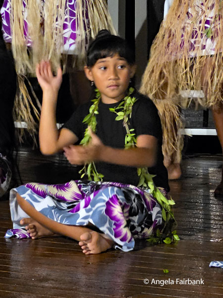 Niue girl dancer